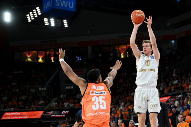 他的未来更 他的未来更